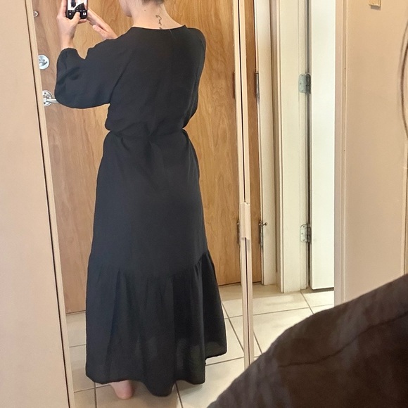 Cute, light, summer H&M black maxi dress with long sleeves. - Picture 4 of 12